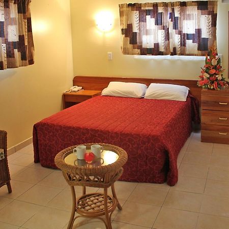 Hotel Elisa Апиа Экстерьер фото
