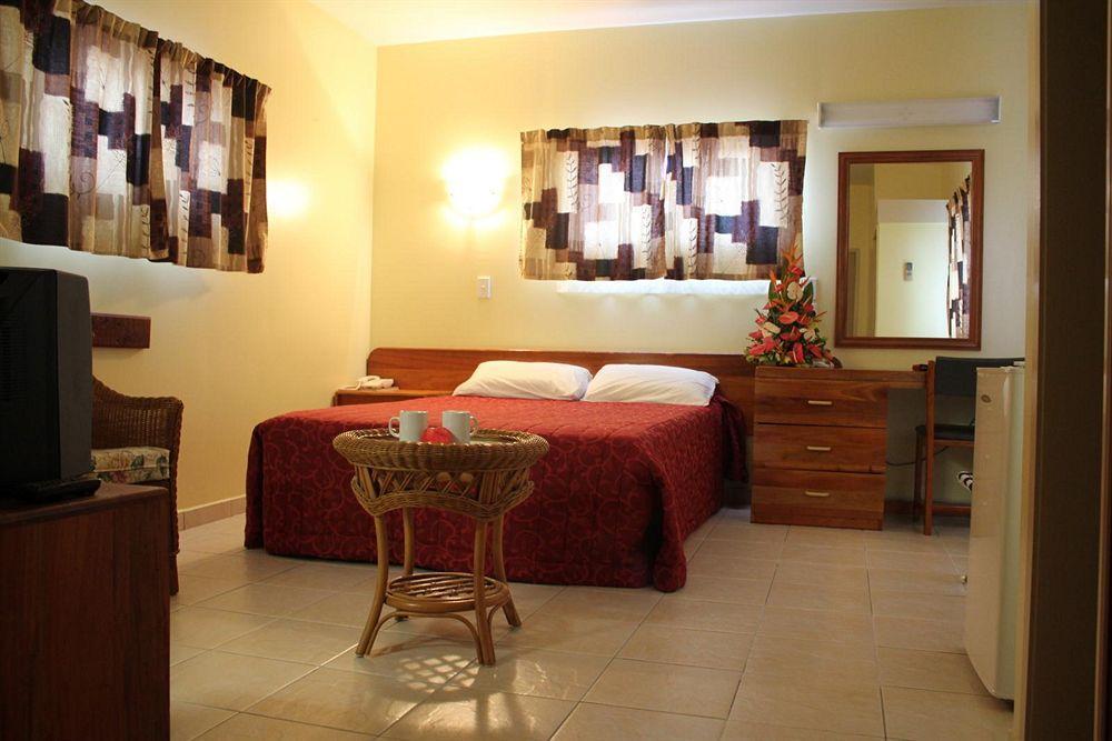 Hotel Elisa Апиа Экстерьер фото